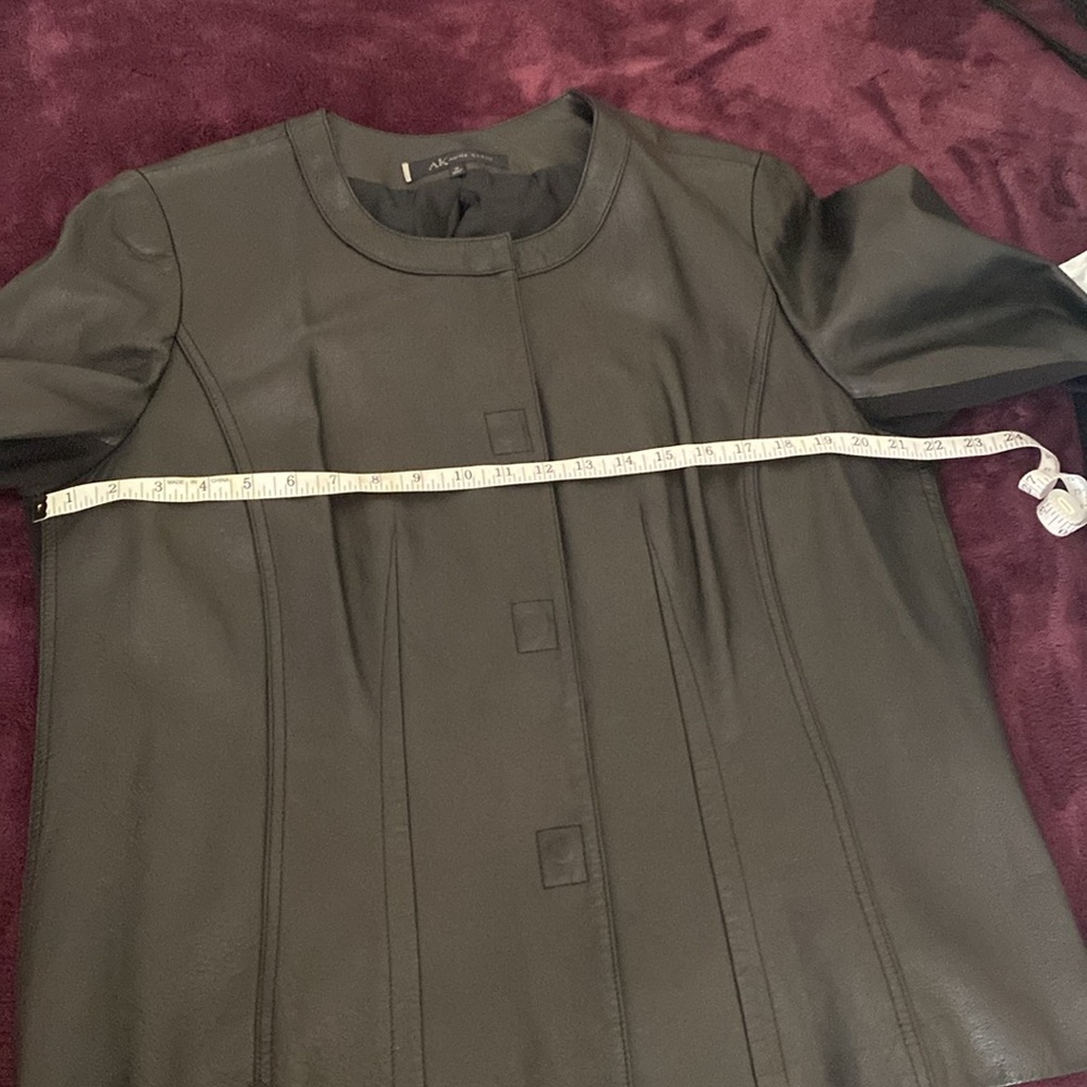 Anne Klein
Mandarin Collar
Lined, Soft Leather
Cloth Back & Arm Panel - Picture 5 of 7